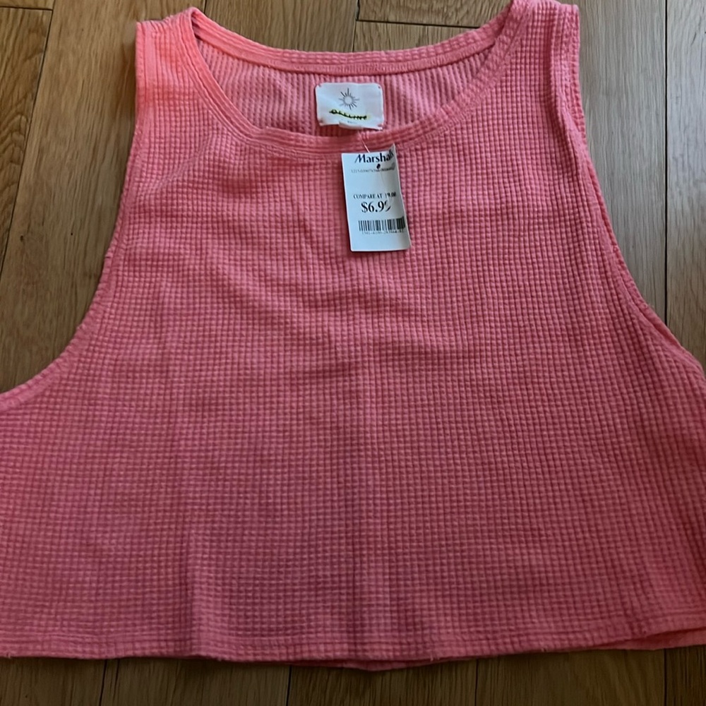 Cute NWT tank
